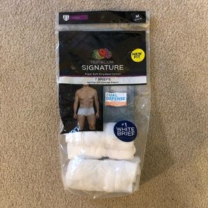 BRAND NEW! Men’s Medium (32-34 in) Fruit of the Loom Signature Briefs - 2 Briefs